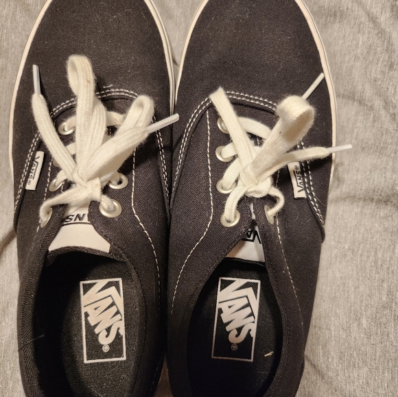 Vans - Picture 3 of 5